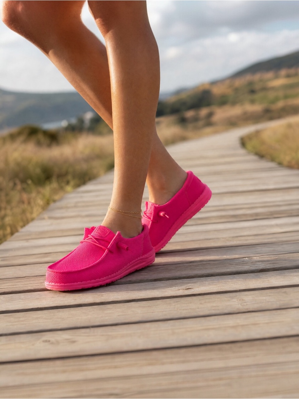 HEYDUDE Wendy Funk Mono Electric Pink Shoes Womens Size 8 EU 39 Box Included